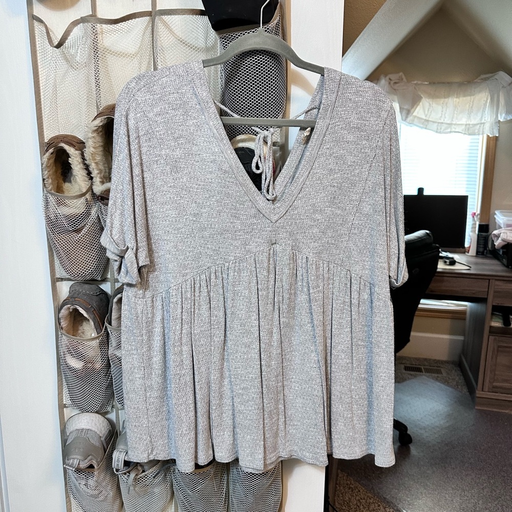 Boutique grey top large